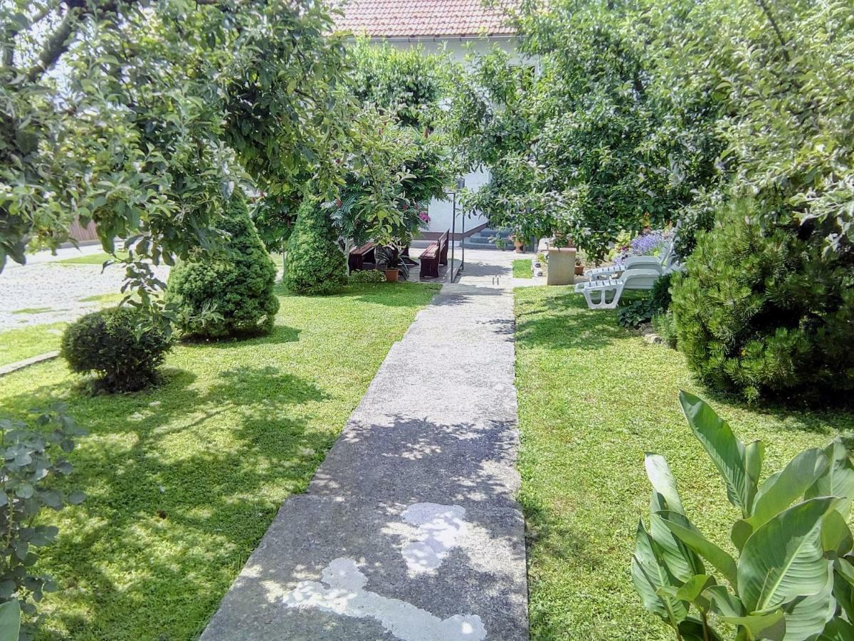 Guesthouse Pavlicic Dreznik Grad Luaran gambar